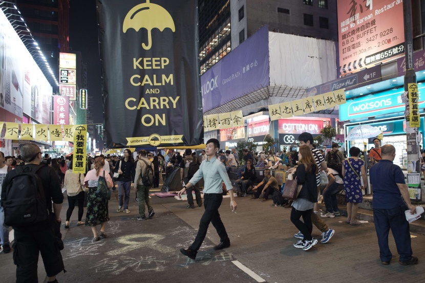 قصة مصورة : متظاهرون في هونج كونج يحتلون وسط المدينة