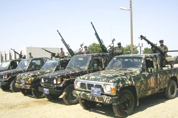 القوات اليمنية تضرب مواقع القاعدة بوسط البلاد