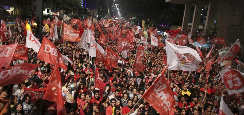 قصة مصورة : روسيف تفوز في جولة الإعادة بالانتخابات البرازيلية