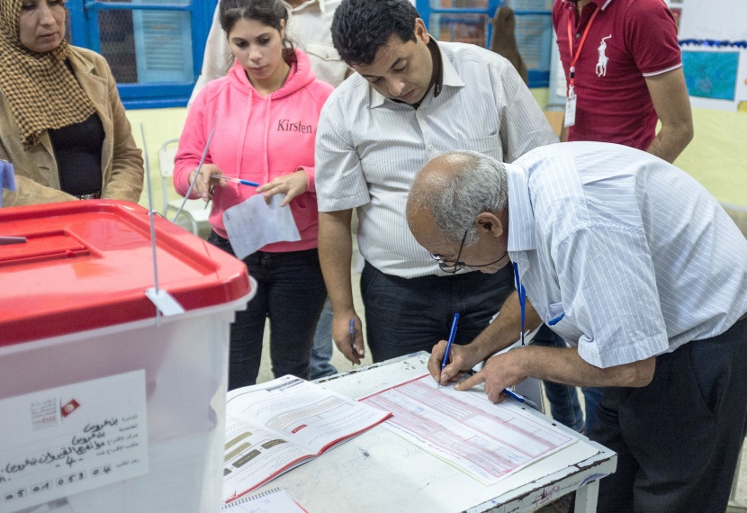 قصة مصورة : تونس تترقب نتائج انتخابات أول مجلس شعب