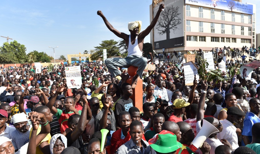 اشتباكات في بوركينا فاسو اثناء احتجاجات على خطط الرئيس لتمديد حكمه