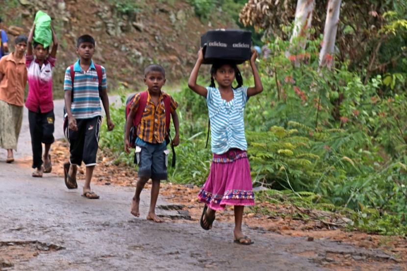 قصة مصورة: مخاوف من وفاة أكثر من 150 شخصا في إنهيار أرضي في سريلانكا