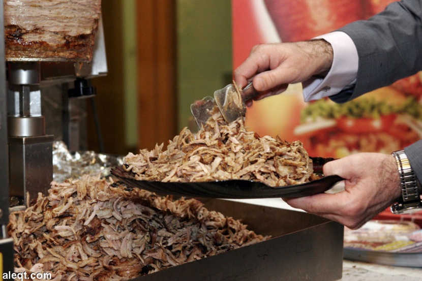 في فرنسا .. الشاورما تختلط بالسياسة