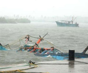 مقتل 6 أشخاص بعد انقلاب قارب في الهند