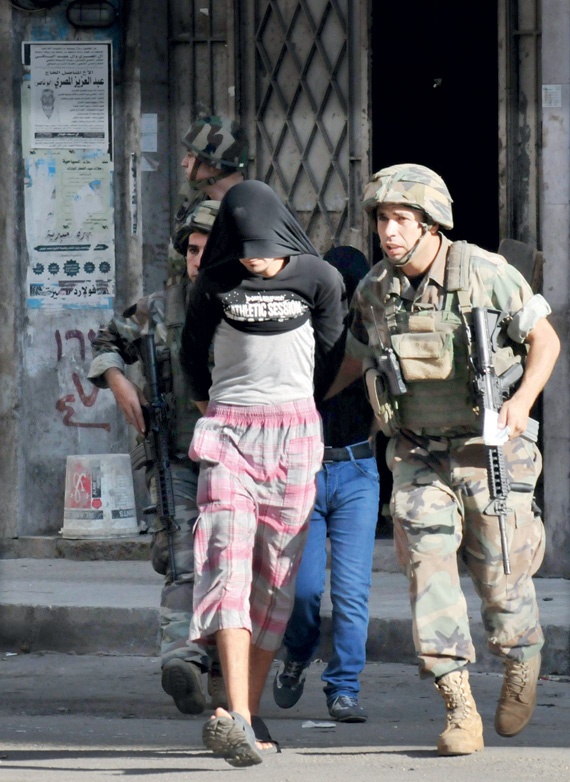 طرابلس .. «سيطرة جيش» أم فرصة للمسلحين لالتقاط الأنفاس؟