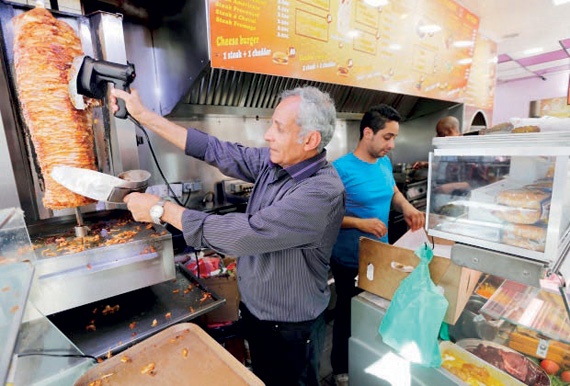 يمين فرنسا المتشدد ضد «الشاورما».. ويعدها رمزا لـ «الأسلمة»