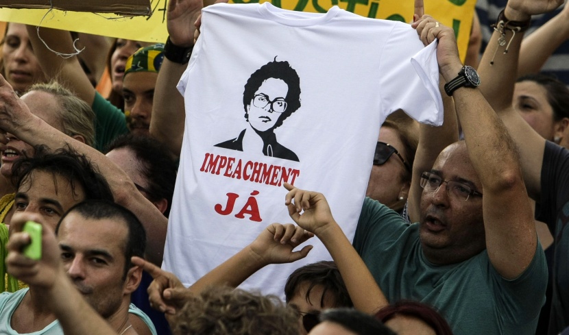 قصة مصورة: متظاهرون في البرازيل يطالبون برحيل روسيف