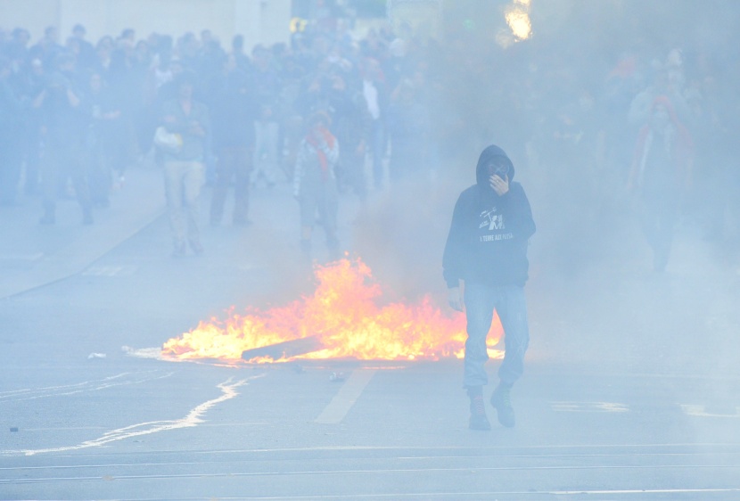 قصة مصورة: إصابة العديد من الأشخاص في أعمال شغب في فرنسا