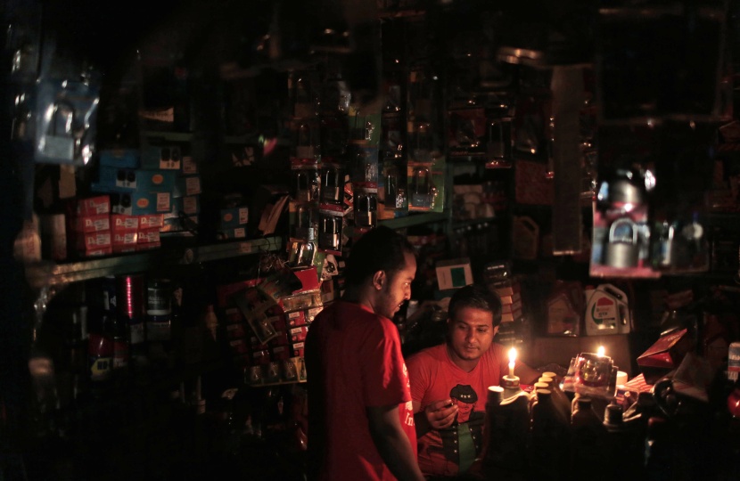 الكهرباء تعود لبنجلادش بعد انقطاع دام 24 ساعة