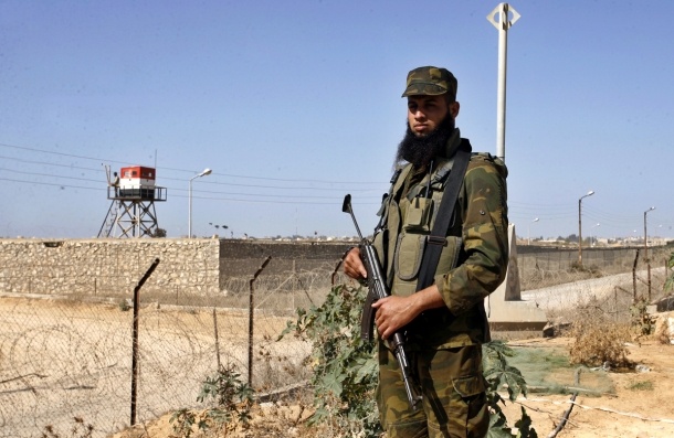 الداخلية الفلسطينية تعلن تفكيك 3 عبوات تفجيرية على الحدود بين غزة ومصر