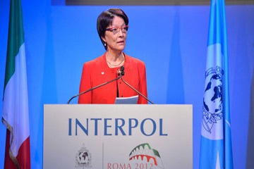 رئيسة منظمة الشرطة الدولية تؤكد أن التهديد الإرهابي لم يكن يوماً بهذه القوة