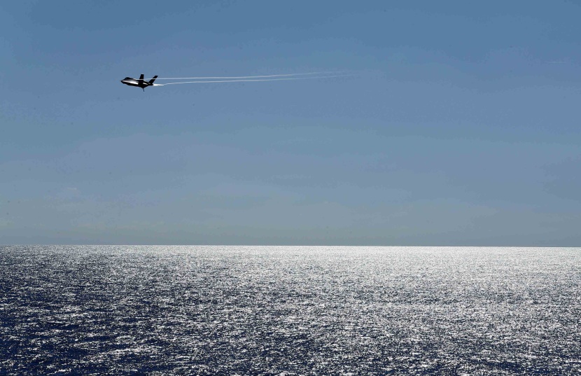 قصة مصورة : أول هبوط ناجح للمقاتلة الأمريكية (F35) على حاملة طائرات