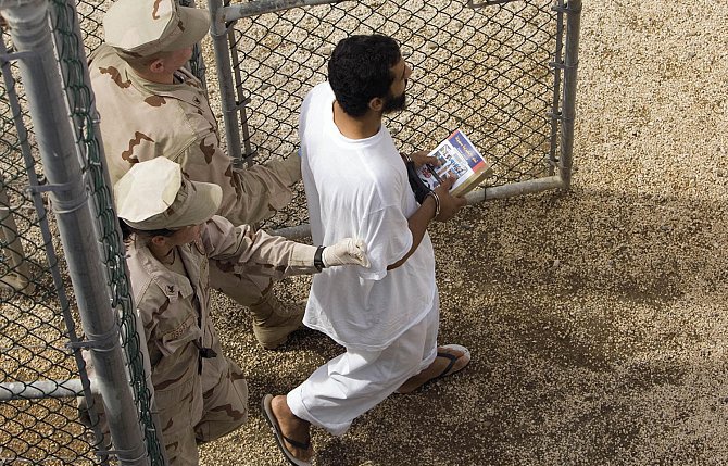 إعادة معتقل كويتي من غوانتانامو الى بلاده