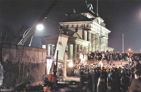 برلين تحيي ذكرى مرور 25 عاما على سقوط الجدار