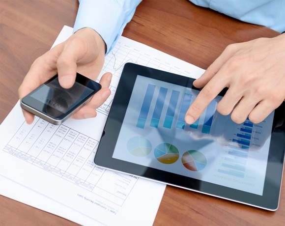 عالم يتطلع إلى كشف أسرار تفشي مرض الإيبولا