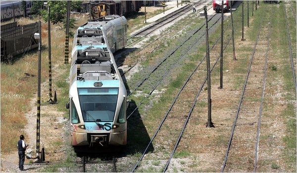 خروج قطار عن القضبان يعرقل حركة القطارات في اليونان