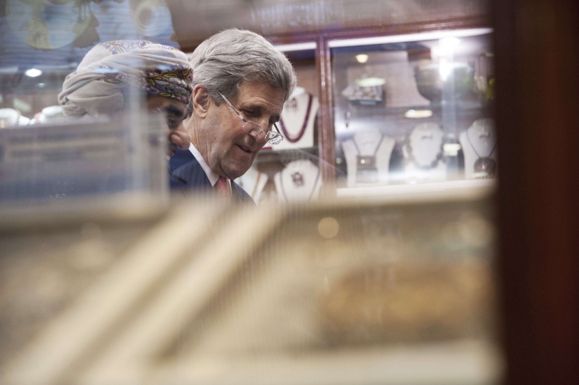 جون كيري.. من المفاوضات النووية إلى الأسواق الشعبية