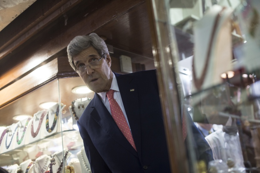 جون كيري.. من المفاوضات النووية إلى الأسواق الشعبية