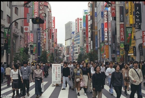 زلزال يهز المباني في طوكيو لكن لم يصدر تحذير من تسونامي
