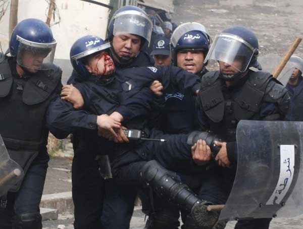 الشرطة الجزائرية تفكك خلية تجند مقاتلين في صفوف داعش