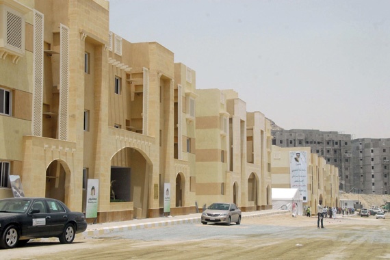 أمير مكة يسلم 1200 مستفيد من الإسكان
الميسر منازلهم في العاصمة المقدسة