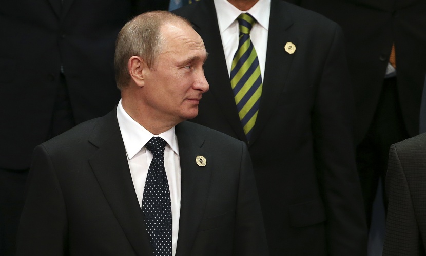 بوتين يدعو هولاند إلى تخفيف مخاطر التوتر الدولي على بلديهما