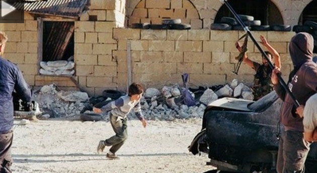 "بي بي سي": فيديو الطفل السوري الذي أنقذ أخته من رصاص القناص "مفبرك"