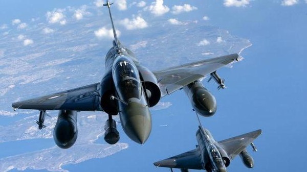 فرنسا تنشر 6  طائرات ميراج في الأردن لضرب داعش