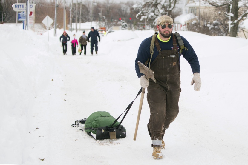 قصة مصورة: ارتفاع حصيلة الوفيات إلى 13 نتيجة العاصفة الثلجية في ولاية نيويورك