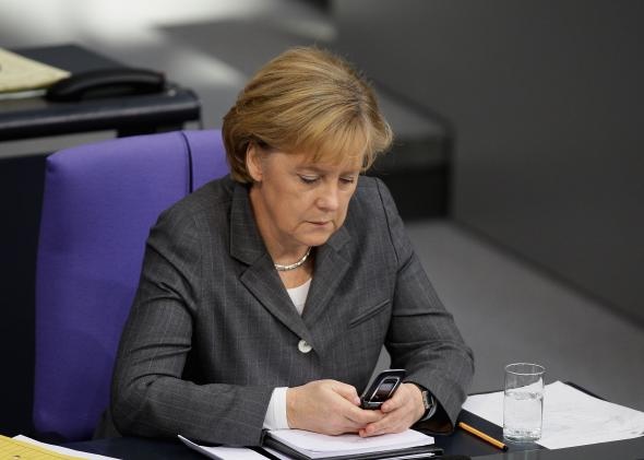 وقف إجراءات التحقيق في واقعة التنصت على هاتف ميركل