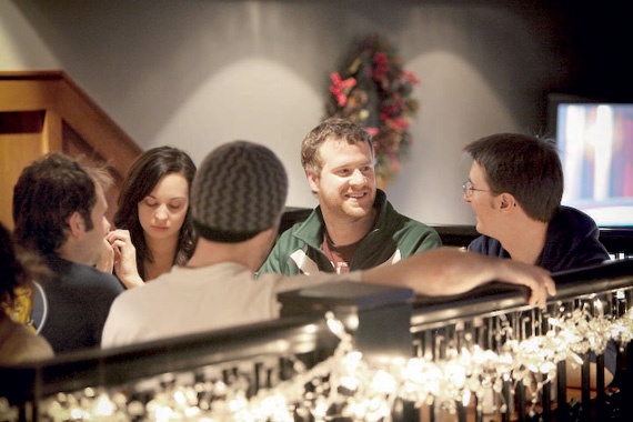 الدعوة للعشاء .. دبلوماسية سويدية مبتكرة للترحيب بالمهاجرين الجدد