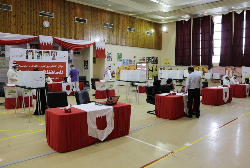 قصة مصورة: نسبة المشاركة في الانتخابات النيابية البحرينية بلغت 51 %
