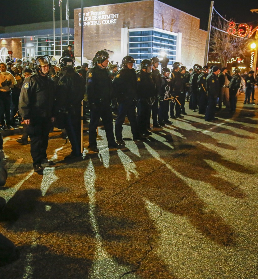 قصة مصورة: الرئيس الأمريكي يندد بأعمال العنف في 'فيرجسون'