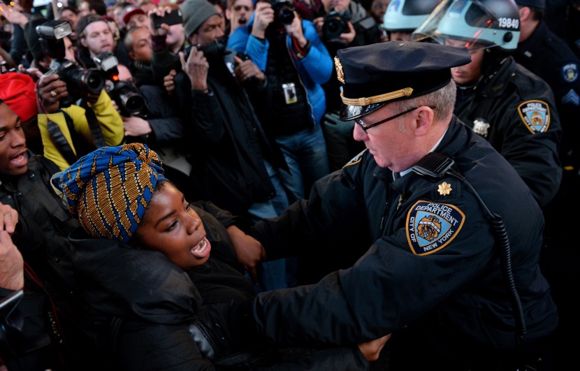 قصة مصورة: الرئيس الأمريكي يندد بأعمال العنف في 'فيرجسون'