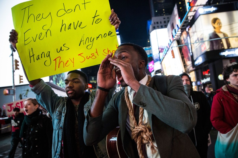 قصة مصورة: الرئيس الأمريكي يندد بأعمال العنف في 'فيرجسون'