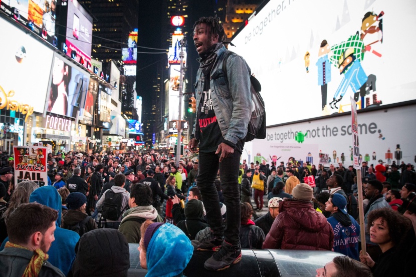 قصة مصورة: الرئيس الأمريكي يندد بأعمال العنف في 'فيرجسون'