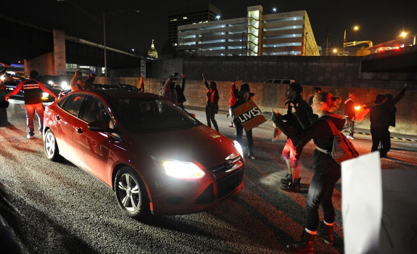 قصة مصورة: الرئيس الأمريكي يندد بأعمال العنف في 'فيرجسون'