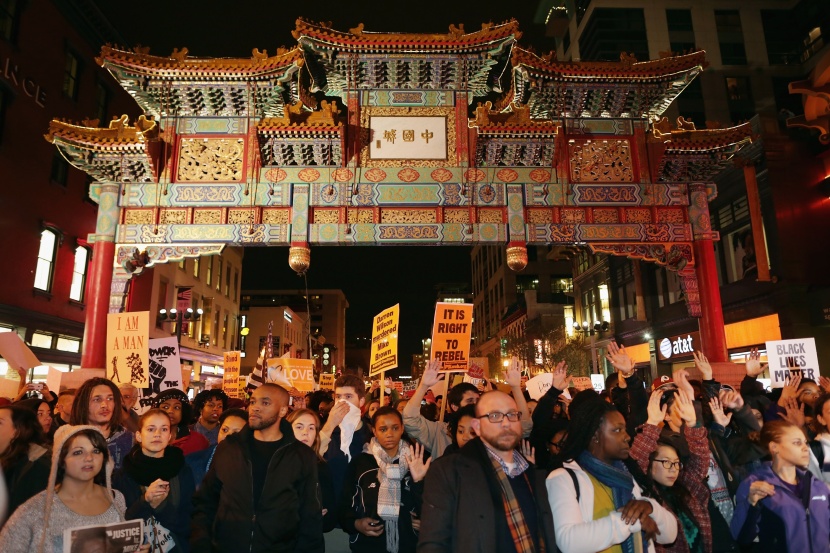 قصة مصورة: الرئيس الأمريكي يندد بأعمال العنف في 'فيرجسون'