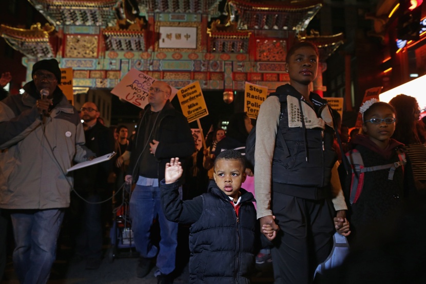 قصة مصورة: الرئيس الأمريكي يندد بأعمال العنف في 'فيرجسون'