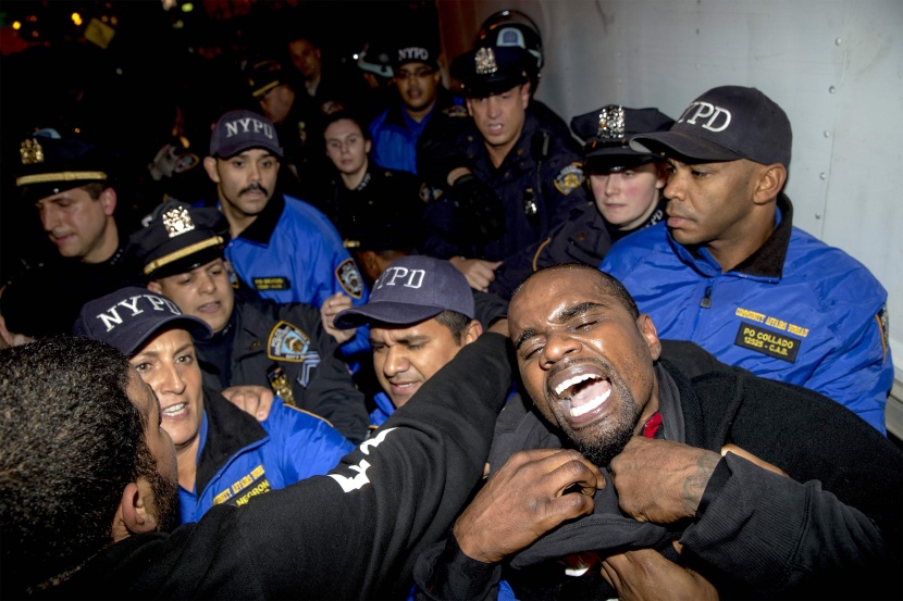 قصة مصورة: الرئيس الأمريكي يندد بأعمال العنف في 'فيرجسون'