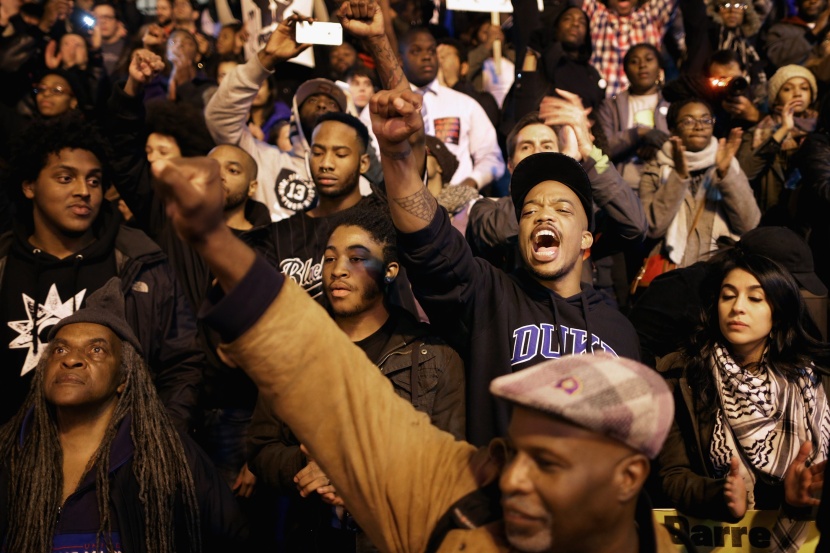 قصة مصورة: الرئيس الأمريكي يندد بأعمال العنف في 'فيرجسون'