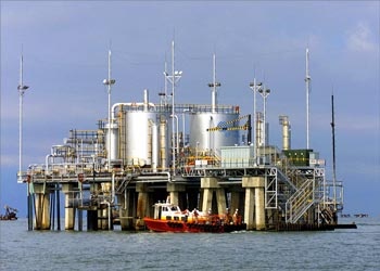 في مثل هذا اليوم ..  اكتشاف حقل للنفط يعادل احتياطيه احتياطي منظمة أوبك في فنزويلا