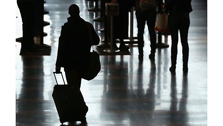 اعتقال 118 شخصا في أنحاء العالم استخدموا بطاقات ائتمان مسروقة لشراء تذاكر طيران