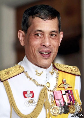 ولي عهد تايلاند يجرد عائلة زوجته من لقب ملكي