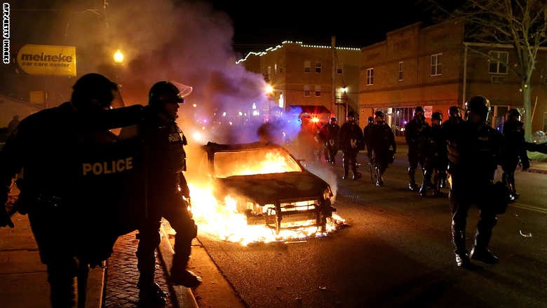 هيئة محلفين تقرر عدم توجيه الاتهام لشرطي في قتل مواطن اسود في نيويورك