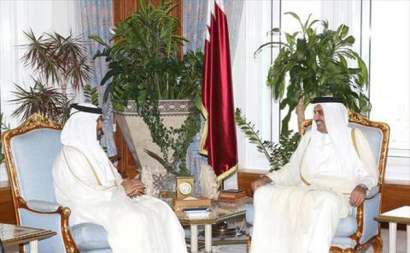 أمير قطر يتسلم أوراق اعتماد سفير الإمارات لدى الدوحة