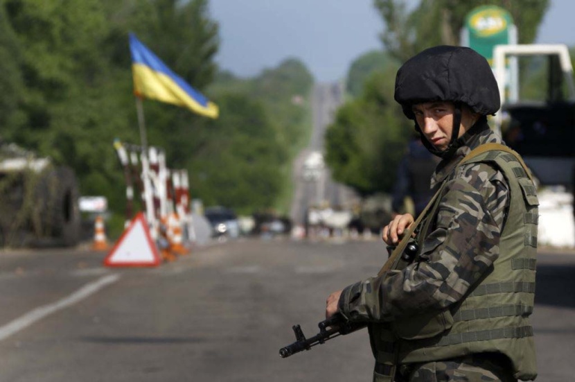 الجيش الأوكراني يعلق العمليات القتالية في شرق البلاد