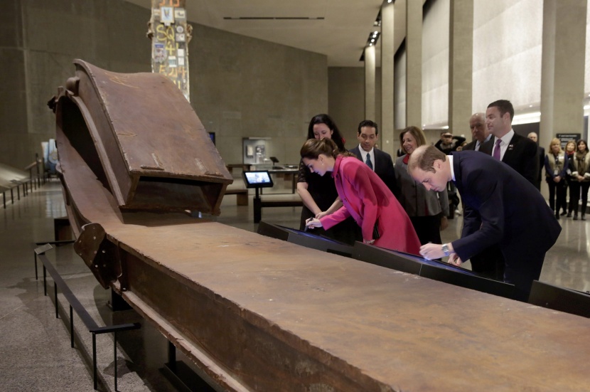 قصة مصورة: ويليام وكيت يزوران النصب التذكاري لأحداث 11 / 9 في نيويورك