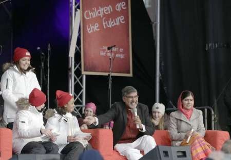 ملالا يوسف وكايلاش ساتيارثي يتسلمان جائزة نوبل للسلام ويطالبان بإنهاء ظلم الأطفال