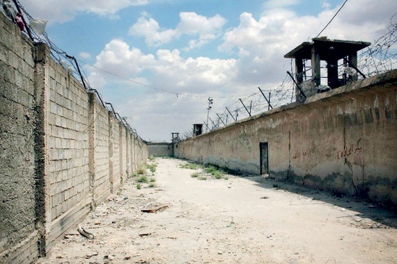 سجناء سابقون يروون «كابوس» الاعتقال في سجون النظام السوري